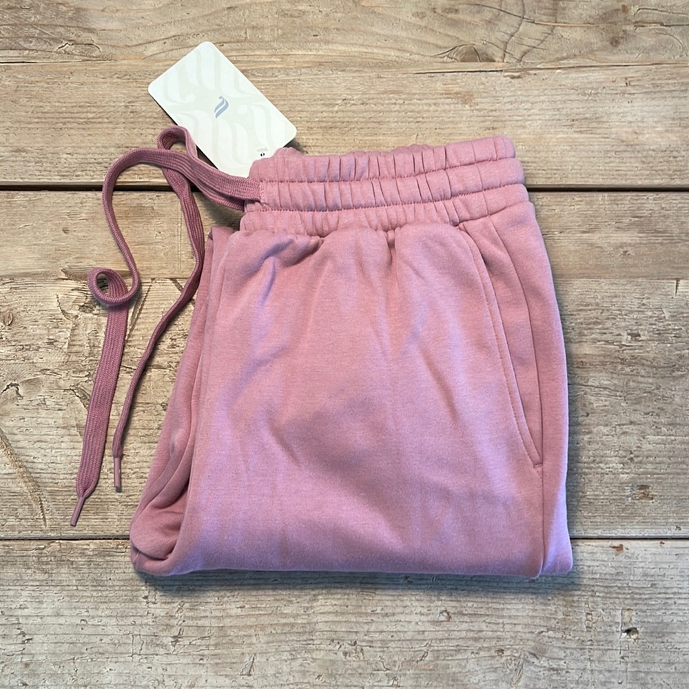 NWT- Fabletics Eco Go-To Sweatpant - Orchid Smoke (27” inseam)- Brand New!!! - Picture 7 of 9